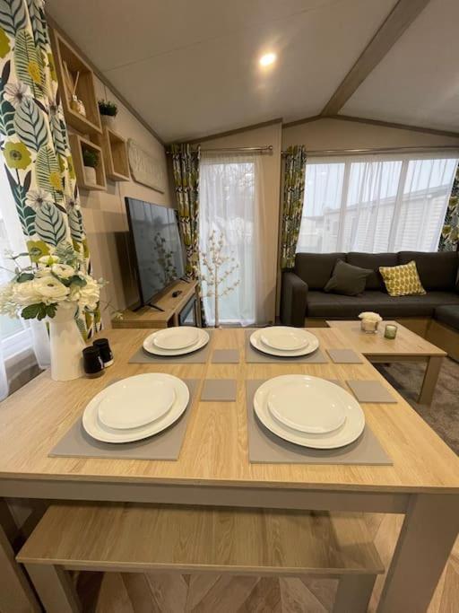 Brand New 6 Berth Holiday Home Selsey Eksteriør billede